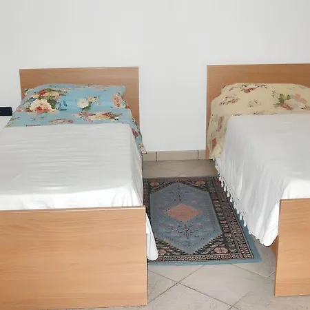 Charming In - 90 M² With Fireplace Daire *